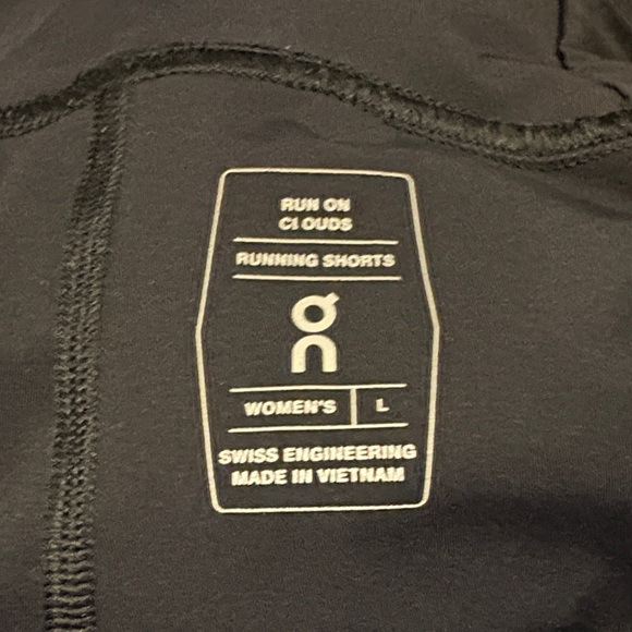 On Cloud Running Women's Athletic Black Shorts large - Picture 3 of 5